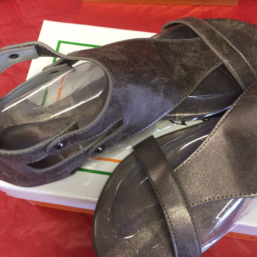 Shoes - Picture 2 of 4